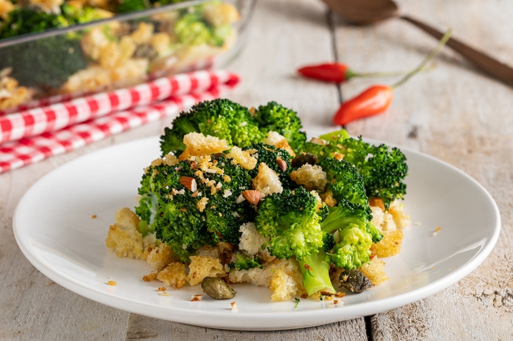 Ricetta Broccoli al forno con pane al peperoncino - Cucchiaio d&amp;#39;Argento